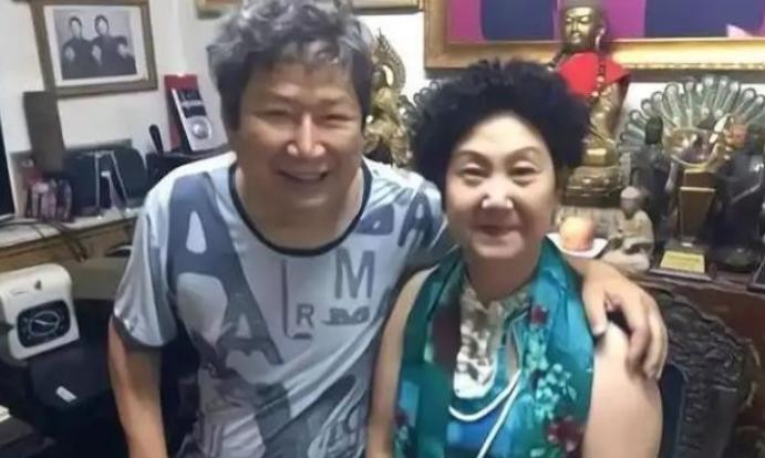 1991年，79岁的美国老太丽斯癌症发作，弥留之际，她将70亿美元的遗产留给了4