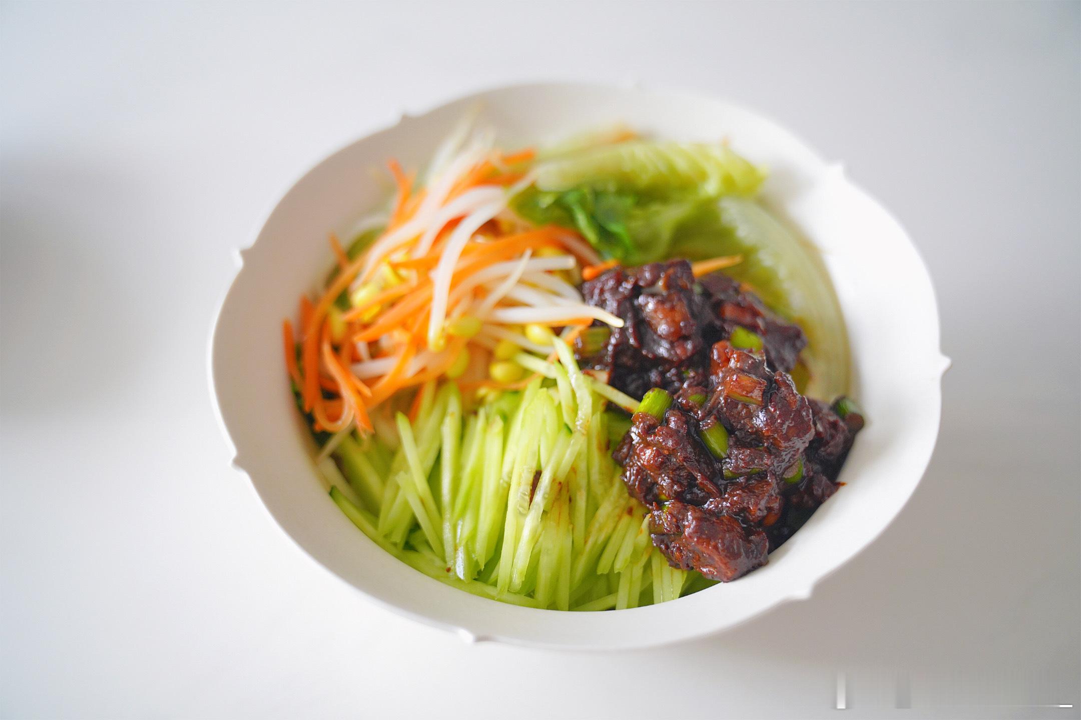 晚饭做了炸酱面吃~ ​​​