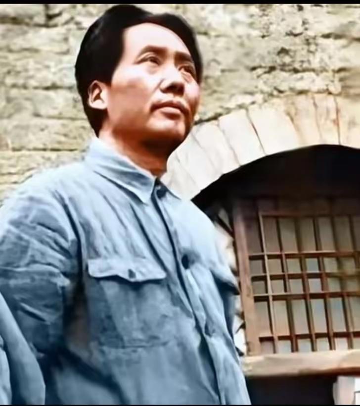 当年，面对帝国主义，毛主席就是中国人民英勇不屈的头颅…