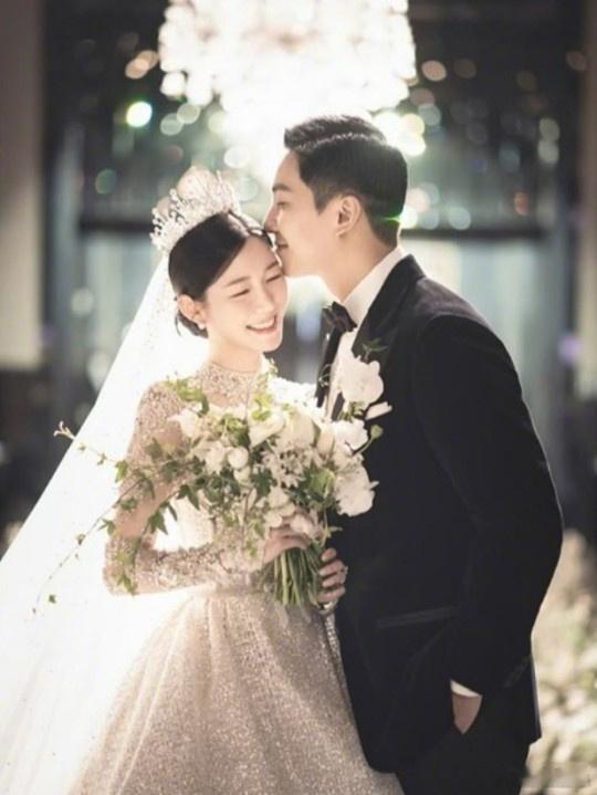 李昇基李多寅二胎得子 据韩媒8日报道，一位演艺界相关人士透露李昇基李多寅二胎儿子