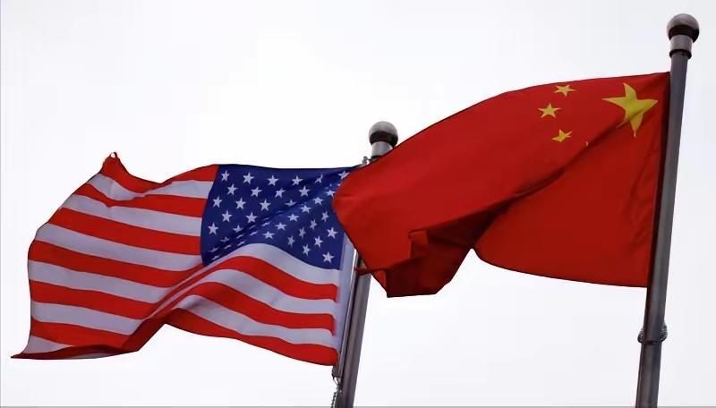 新加坡联合早报7月16日报道：“在美国总统特朗普的贸易团队内部，两个令人警醒的结