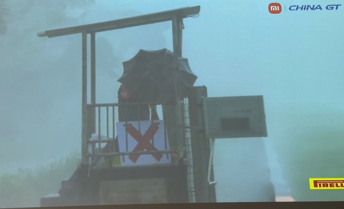 没事干打开珠海China GT3看一下。。。这个雨也太巨大了？？？正在此时。。。