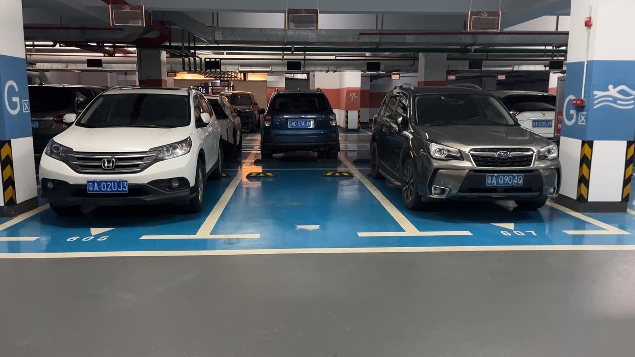 广州一小区业主大会表决通过新规，产权车位管理方案引热议
近日，广州天河区某大型社