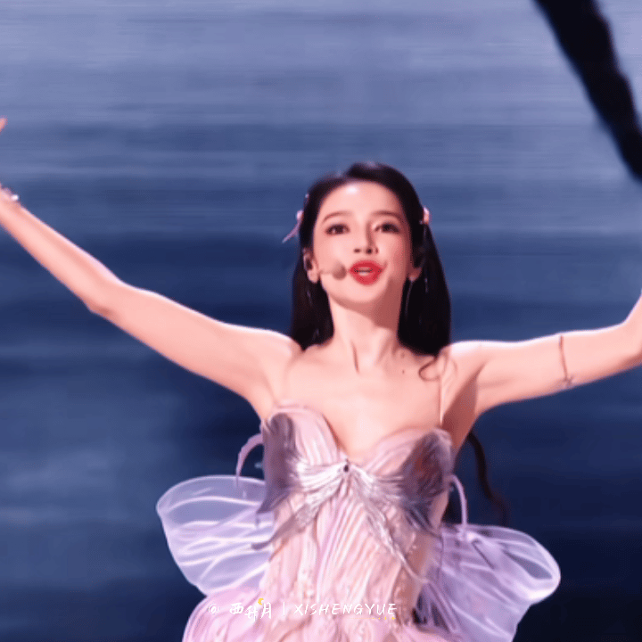 代斯绝美特写镜头代斯好像芭比公主 浪姐真的发掘了代斯的美，她的脸一下就清晰了 