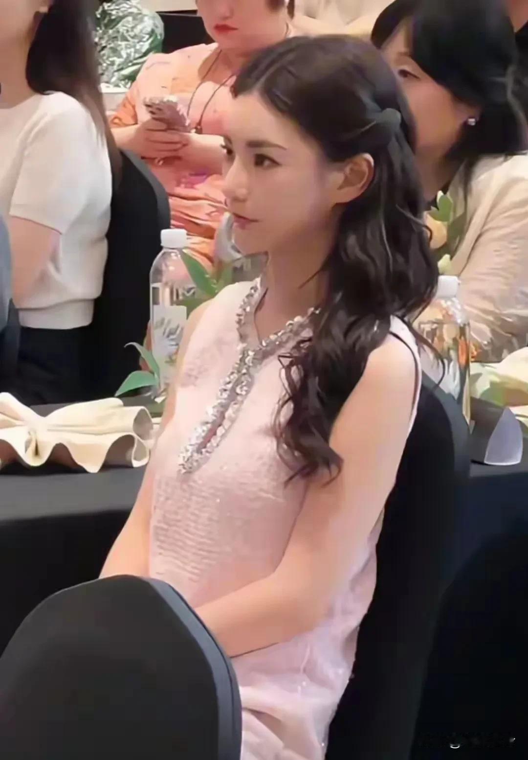 汪小菲向网友诉苦，说自己和筱梅连婚房都没有，现在是租的房子，租这房子是因为离公司