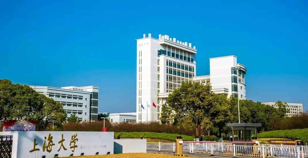 台风“贝碧嘉”来了，16号早上就要在上海浦东南汇新城镇登陆。这可是个强台风，中心