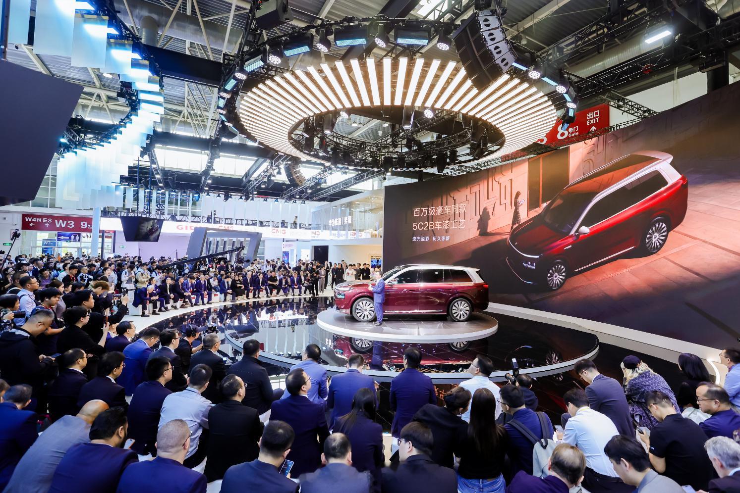 就在今天北京车展，终于看到奕境X9实车了。汪总和华为的靳玉志还都到了现场，聊了品