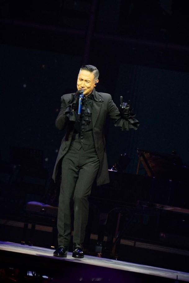 【On.cc】張學友開唱獲契爺胡楓捧場　佩服94高齡繼續追夢「歌神」張學友共20