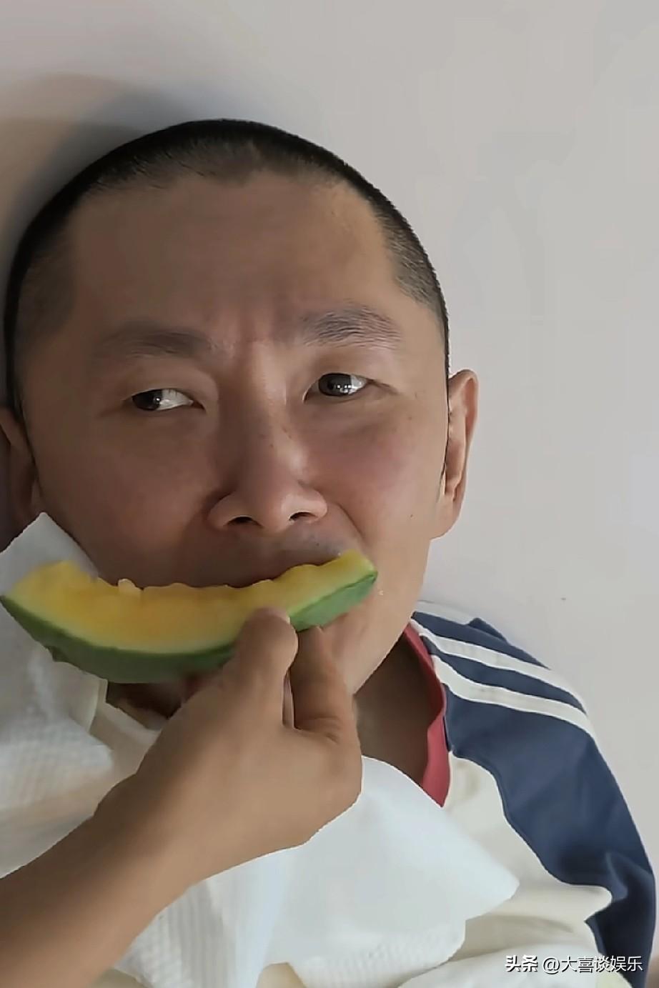 看彭亚楼这生无可恋的眼神
感觉他根本不想没尊严的躺着
只是刘宁一厢情愿罢了

虽
