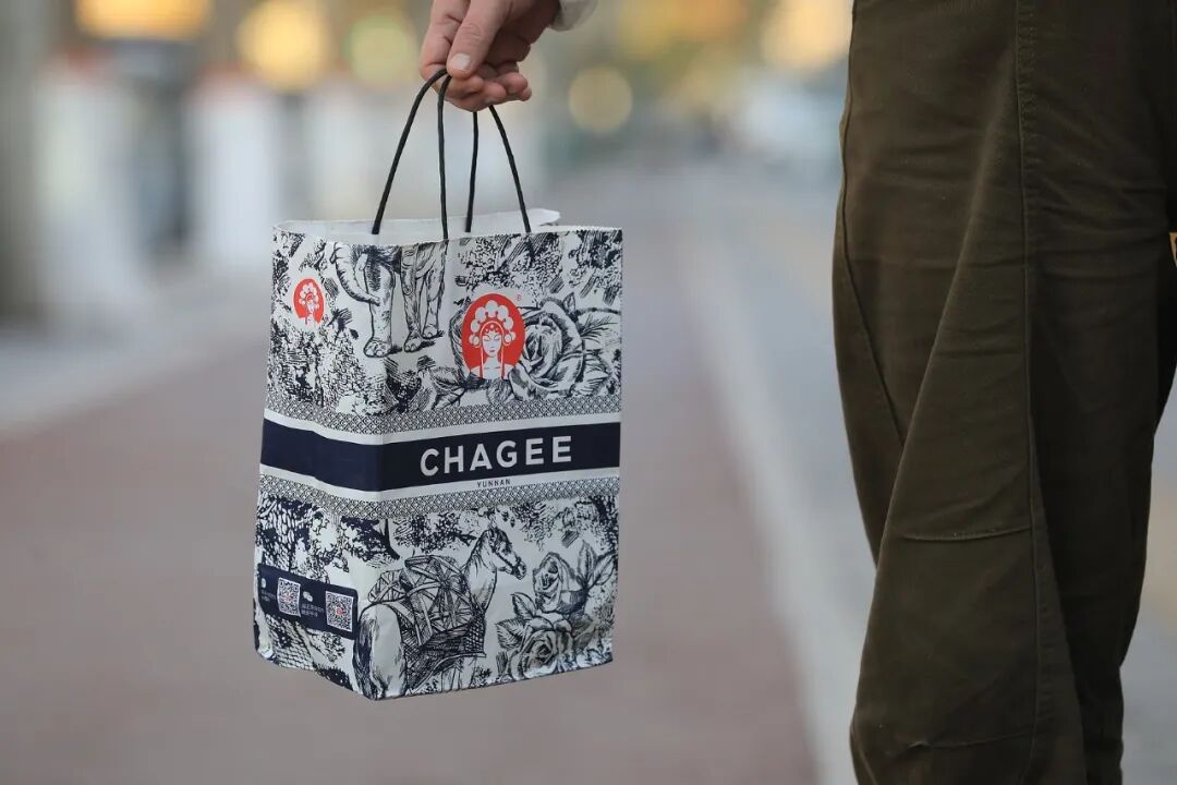 霸王茶姬因“咖啡因”登上热搜，有网友称喝完睡不着，客服：购买前可查看咖啡因含量