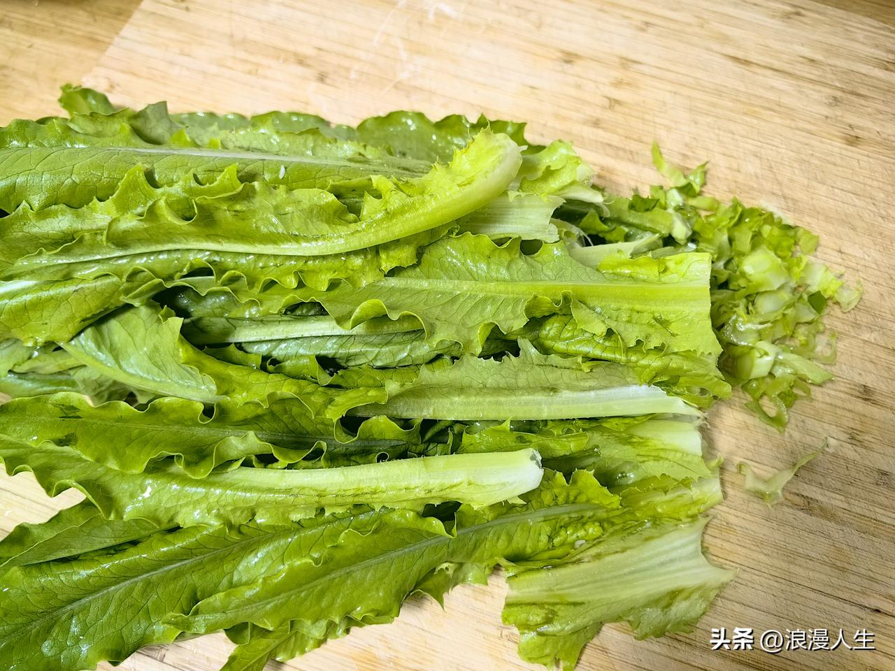 科技改变生活，知识改变命运。想吃菜疙瘩，不会做，打开手机搜索菜疙瘩制作教程，一分