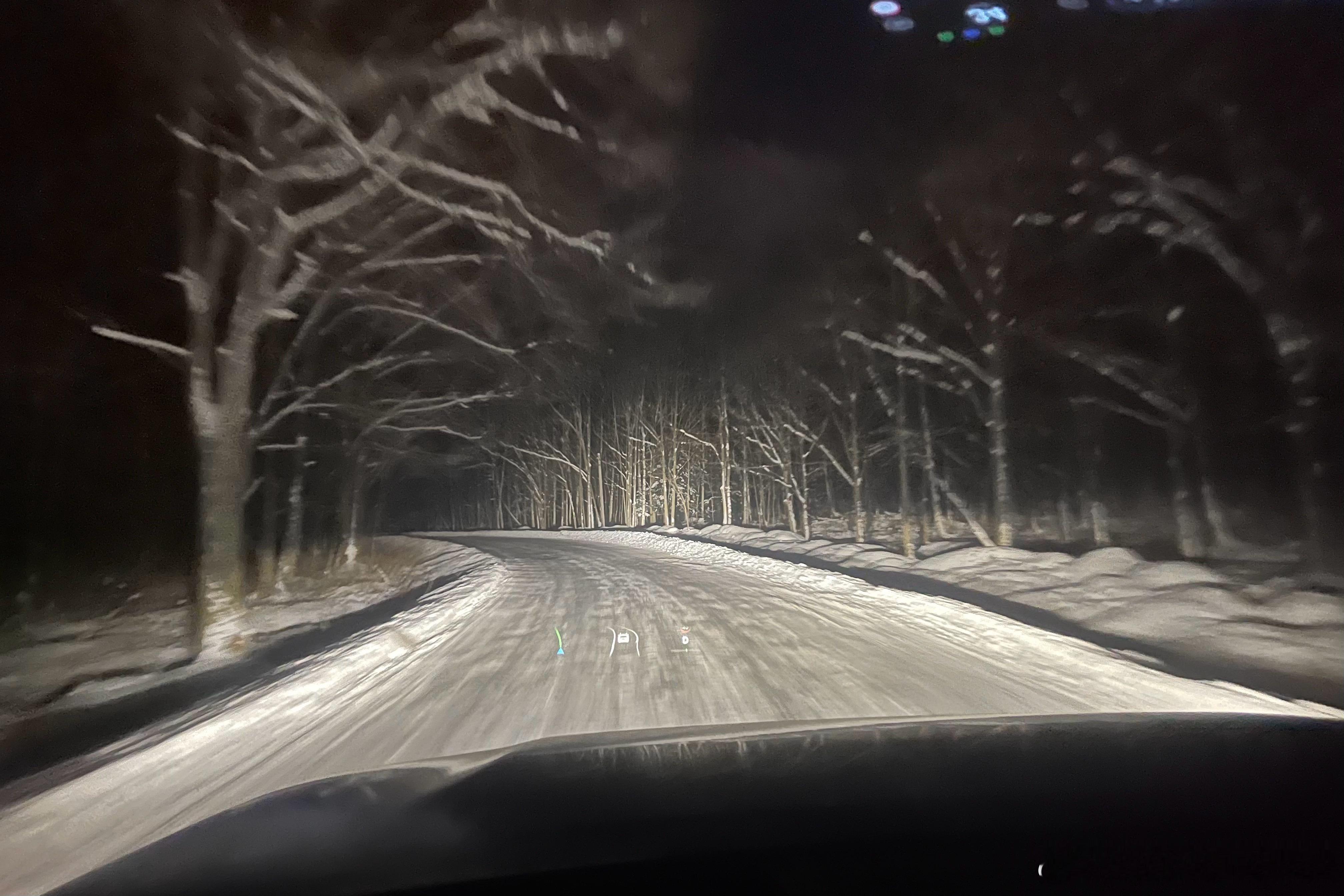 开到雪谷了，今天这一路都是冰雪路面，理想L9挂的这套米其林PS SUV没想到在低