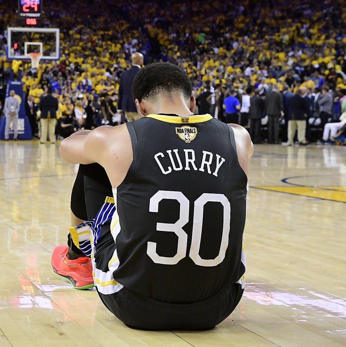 明天库里新的伤病报道就会出来了 就现在勇士的样子 你们觉得还有复出的必要吗？ 