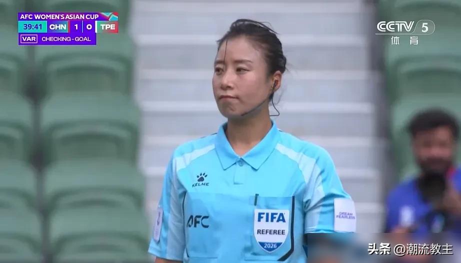 邵子钦12脚射门，中国女足全场狂轰26脚，差点把自己干沉默了。
控球率70%，