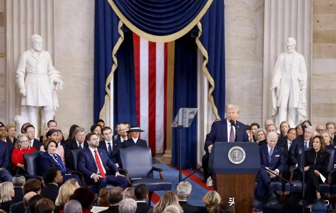 美国拉8国围堵中国，稀土战升级，印度却按兵不动？

2025年12月12日，美国