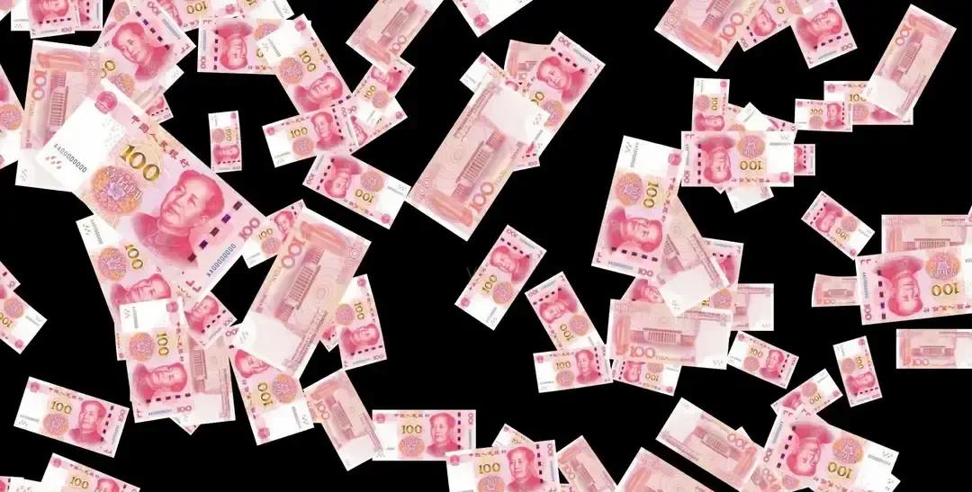 成都大爷把四万七现金摊在银行门口绿化带上晒，说是家里进水钞票湿透怕发霉。
我路过