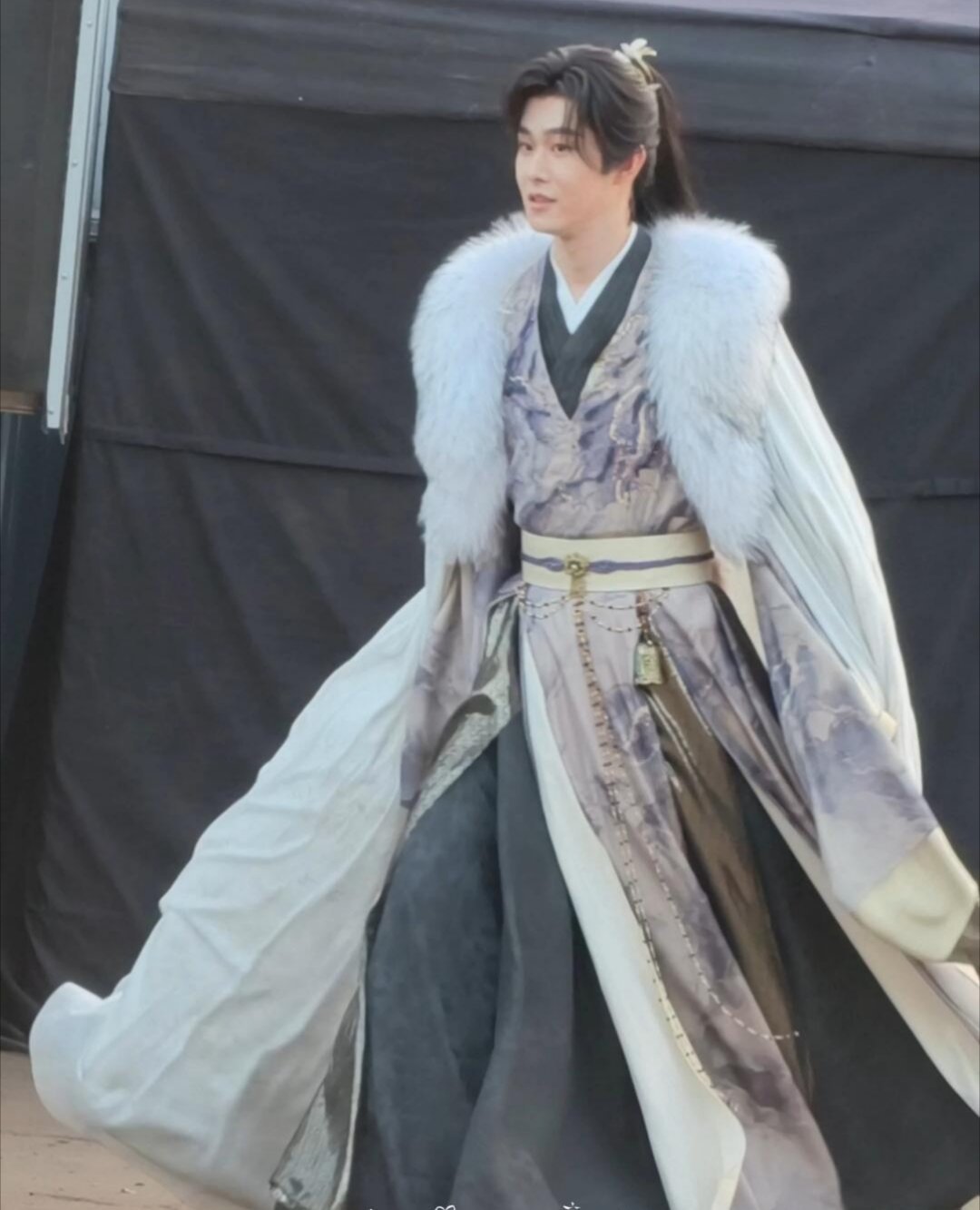 田嘉瑞怎么就开始发腮了，没记错的话他是98年的吧 