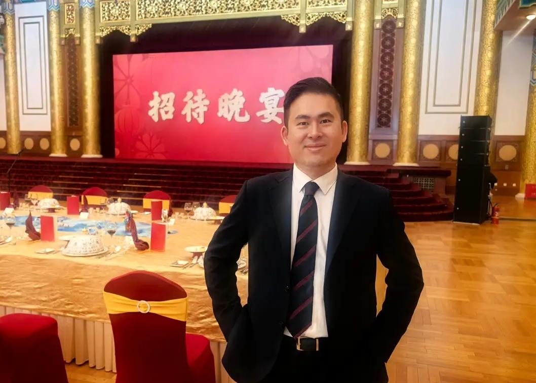 王炳忠说，他参与了“台湾光复纪念日”设立的提案工作，无比激动。具体点说，参加这一