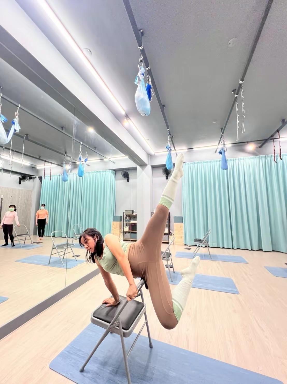 中年少女的小骄傲：下颌线还在，锁骨也没丢。继续加油！