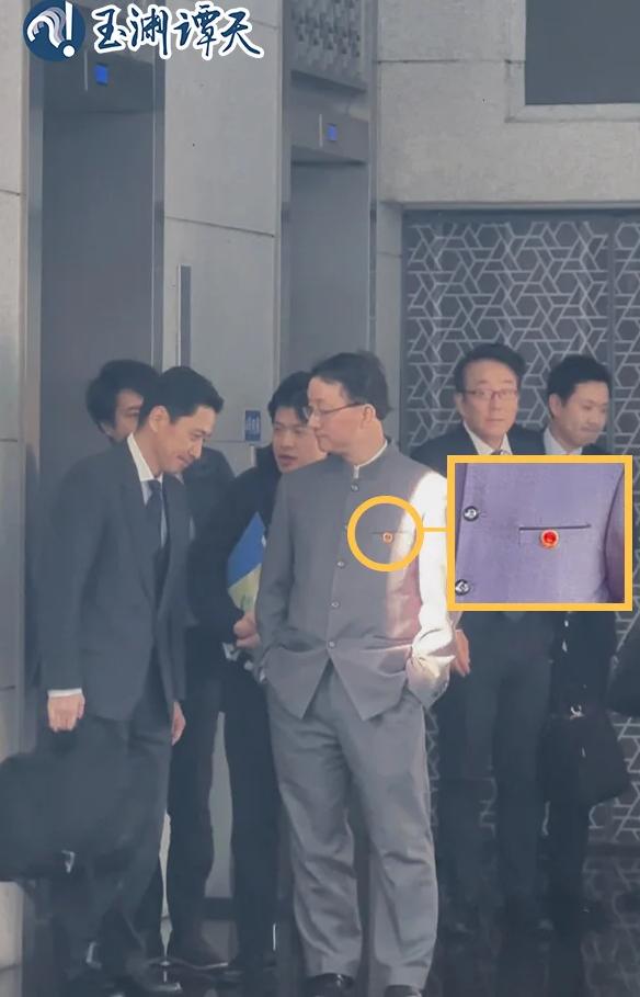 日方官员低头哈腰，在中方高层面前，像做错事的孩子一样乖乖听训！

周二，中国外交