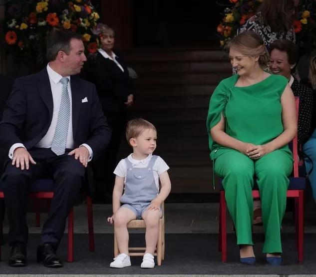 哇，这几张照片好可爱，卢森堡的查理小王子！查理王子出生于2020年5月，今年刚满