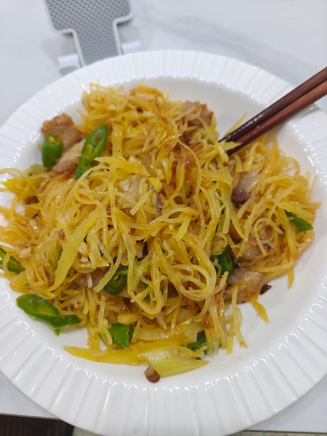 炒了碗土豆丝，我一个人直接开干了！ 