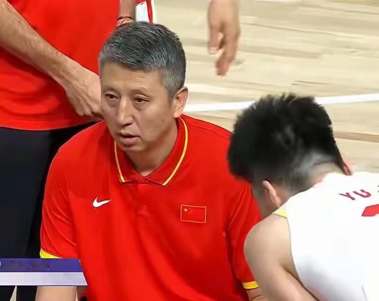 不进则退！2005年多哈亚锦赛，中国男篮98：10狂胜沙特88分，2026年名古