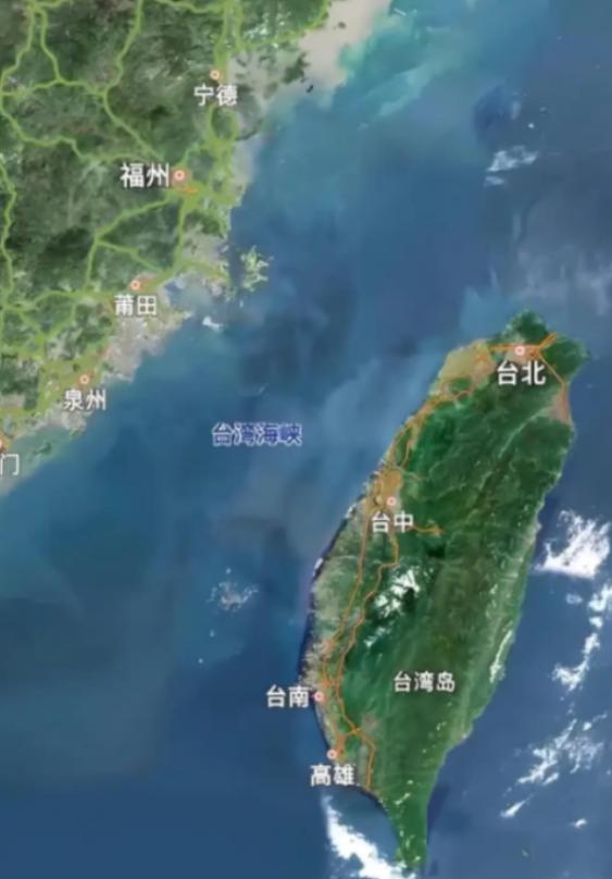 台海拖到今天，最大的教训根本不是外力太猛，而是我们自我捆绑得太深。空谈盖过了决断