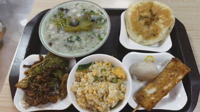 女孩子一餐吃这么多正常吗 ​​​
