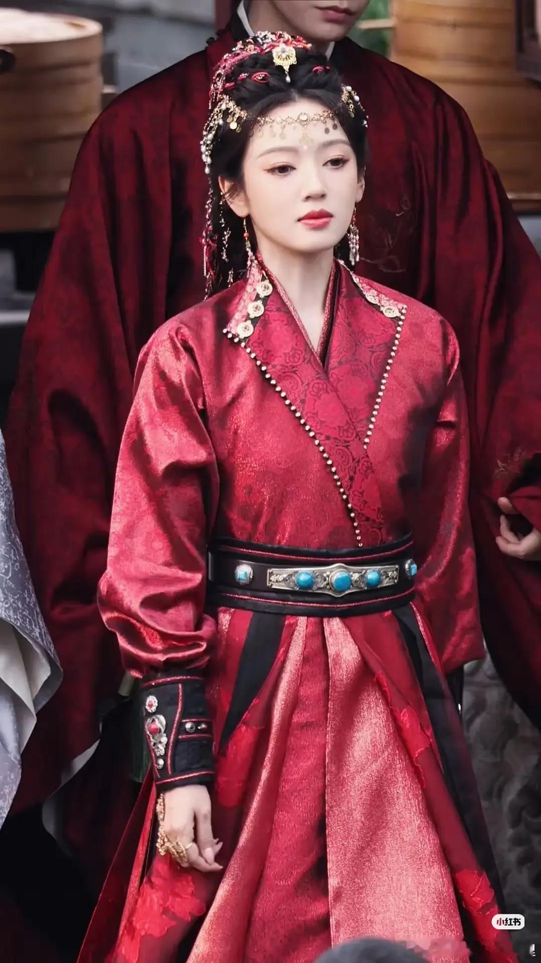 丁禹兮新剧和女演员的体型差好明显啊，他多高多重啊？ 