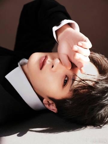 谁被檀老师狠狠拿捏了！ 被问耳朵红居然说是和粉丝聊天害羞，一两句话就撩得人小鹿乱