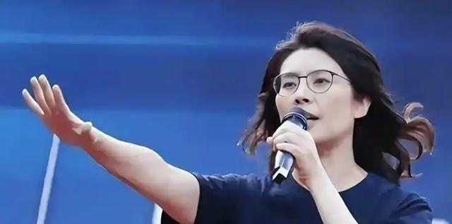 四问郑丽文：一问：郑成功收复台湾时，征求台湾当地人的意见了吗？二问：康熙收复台湾