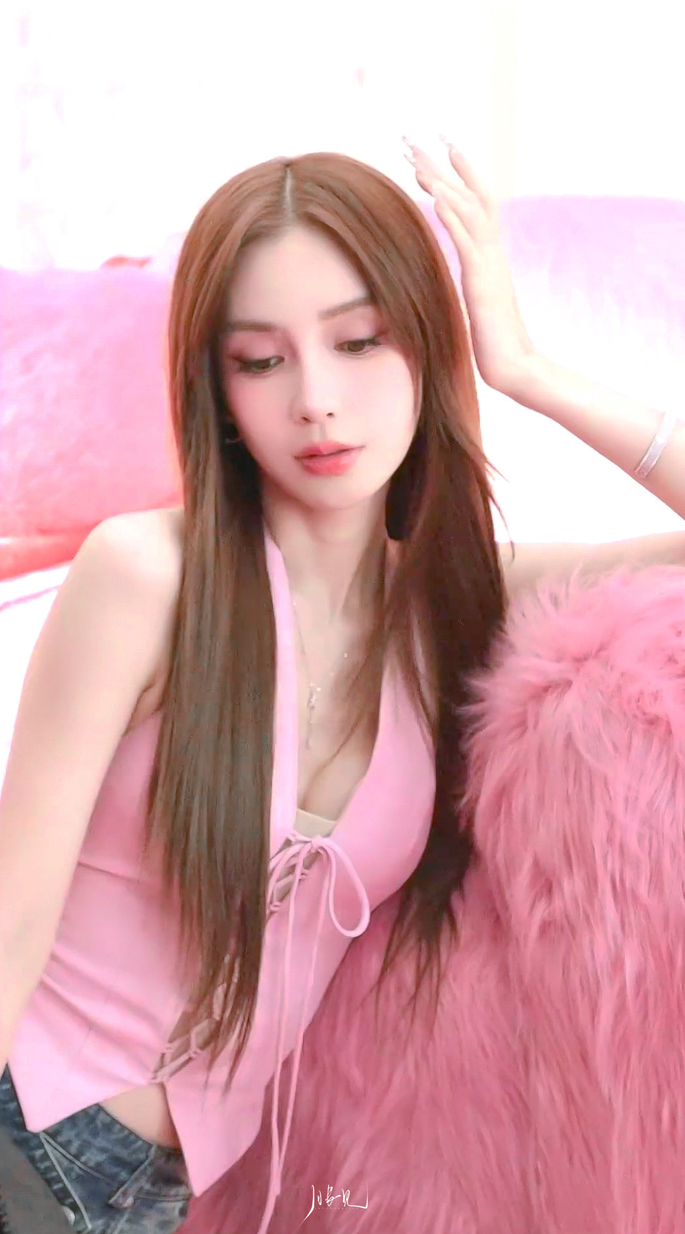 angelababy ⼁杨颖 墙倒众人推我在你身后无敌૮˵>ㅿ<˵ა