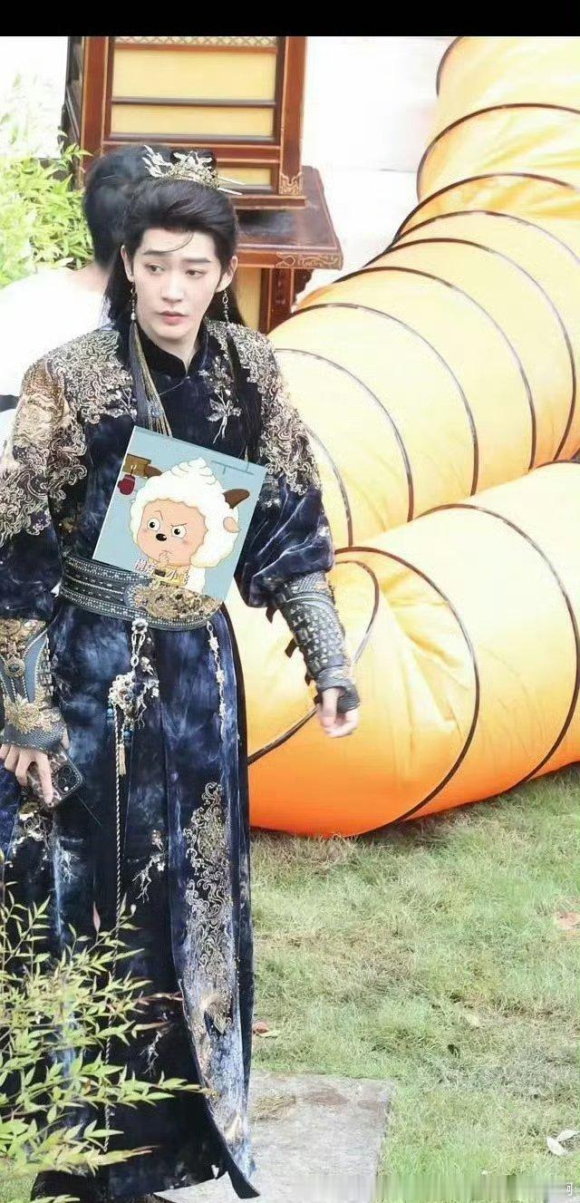 好奇怪显得人好粗笨的材质款式 