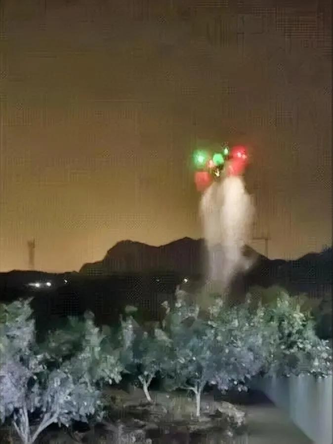 昨晚半夜

果园出事了

我朋友三亩苹果园差点被人霍霍得血本无归，现在想起来都后