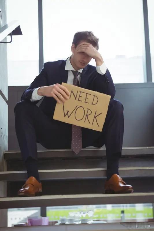 关于年轻人躺平的问题，我有几句话要说。说的对不对，大家自己判断吧？
目前科技的进