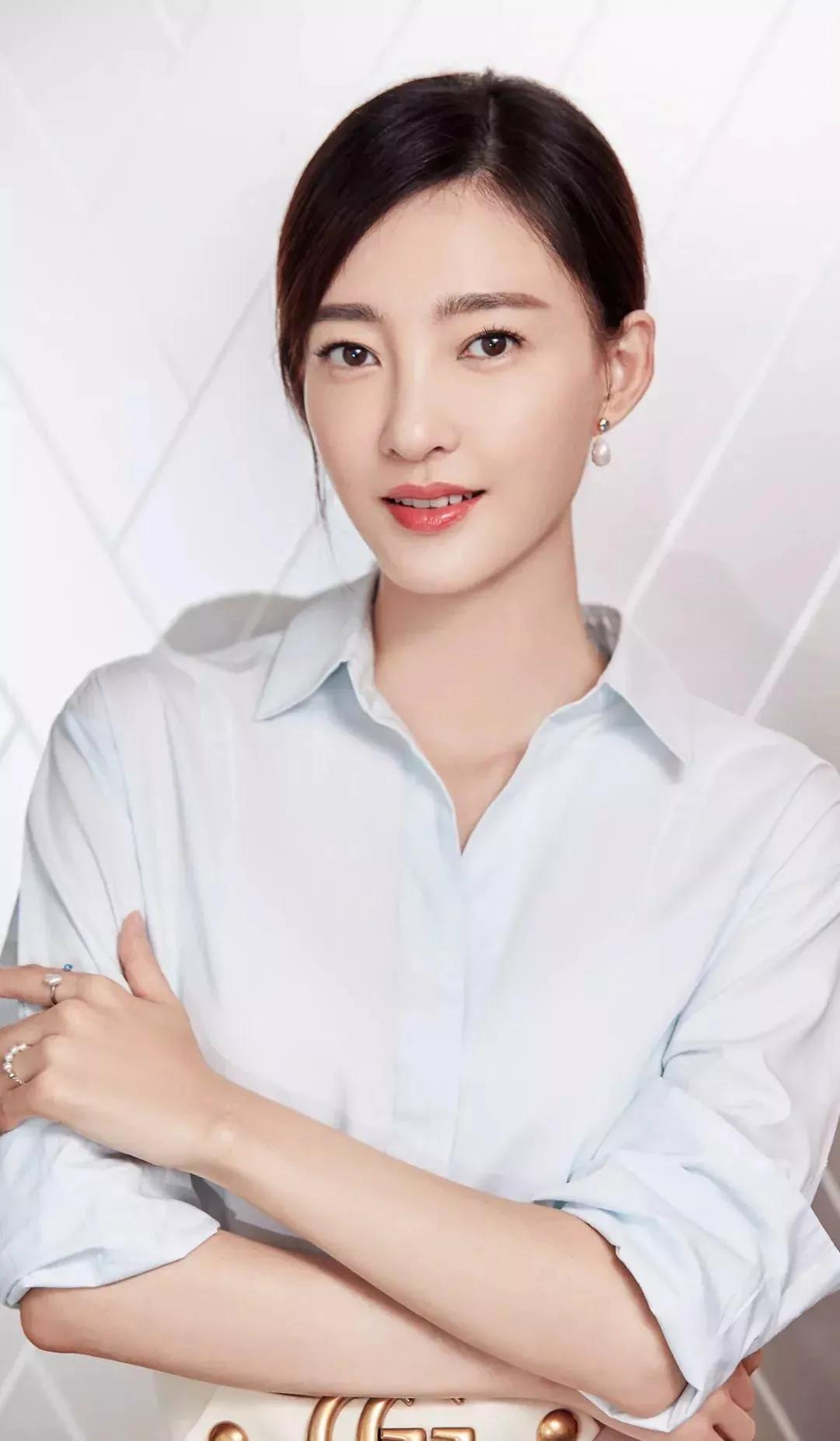 当年，王丽坤交了一个闺蜜王媞，她顿时觉得相见恨晚，与对方无话不说，不料一年后，对
