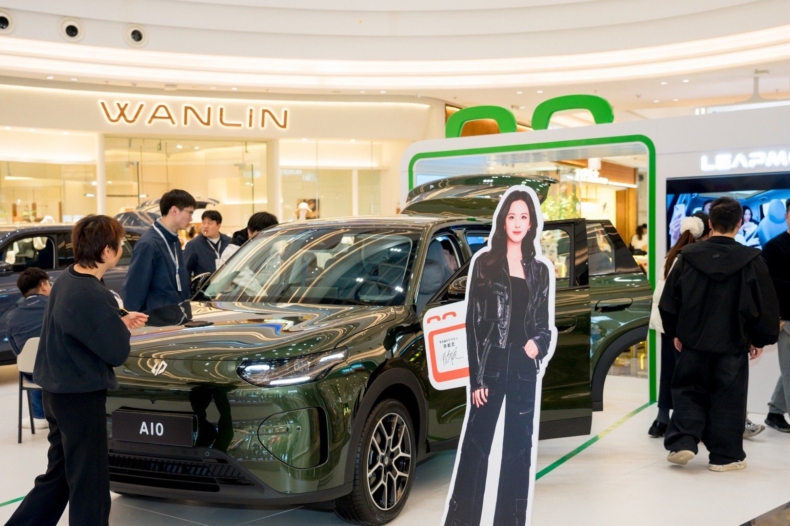 零跑A10全国60城巡展，人气可以啊！这车价格太到位了，可以去看看