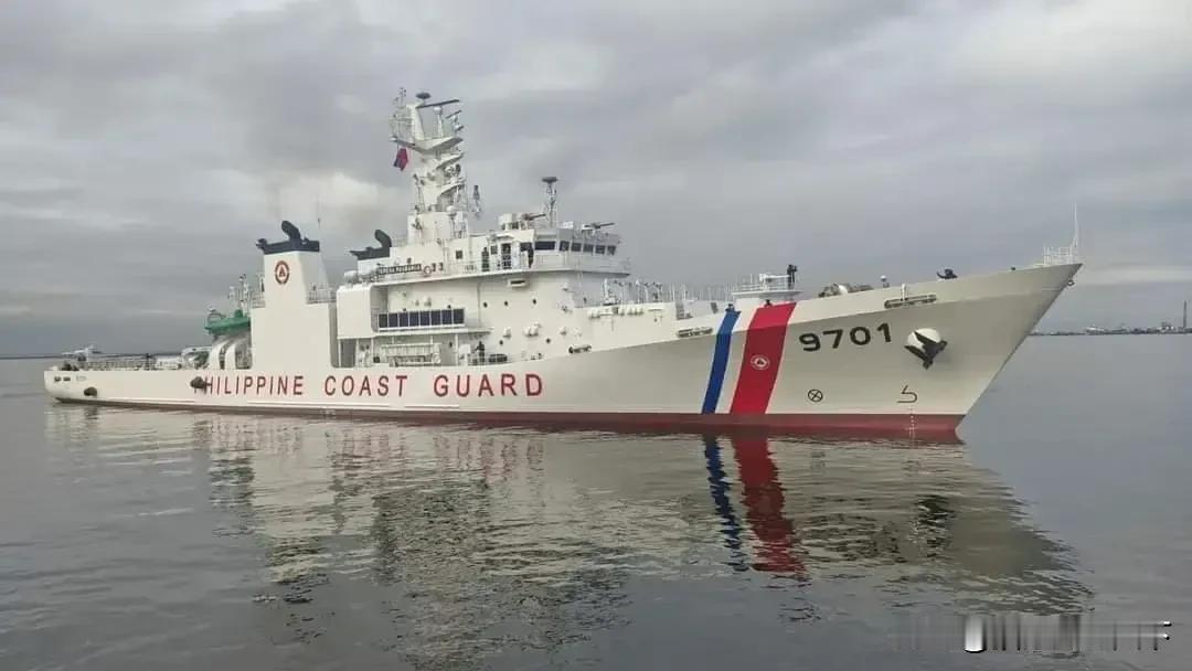 中菲两国海警快艇在仙宾礁海域爆发冲突，菲汽艇至少三次主动撞击我快递，我海警队员大