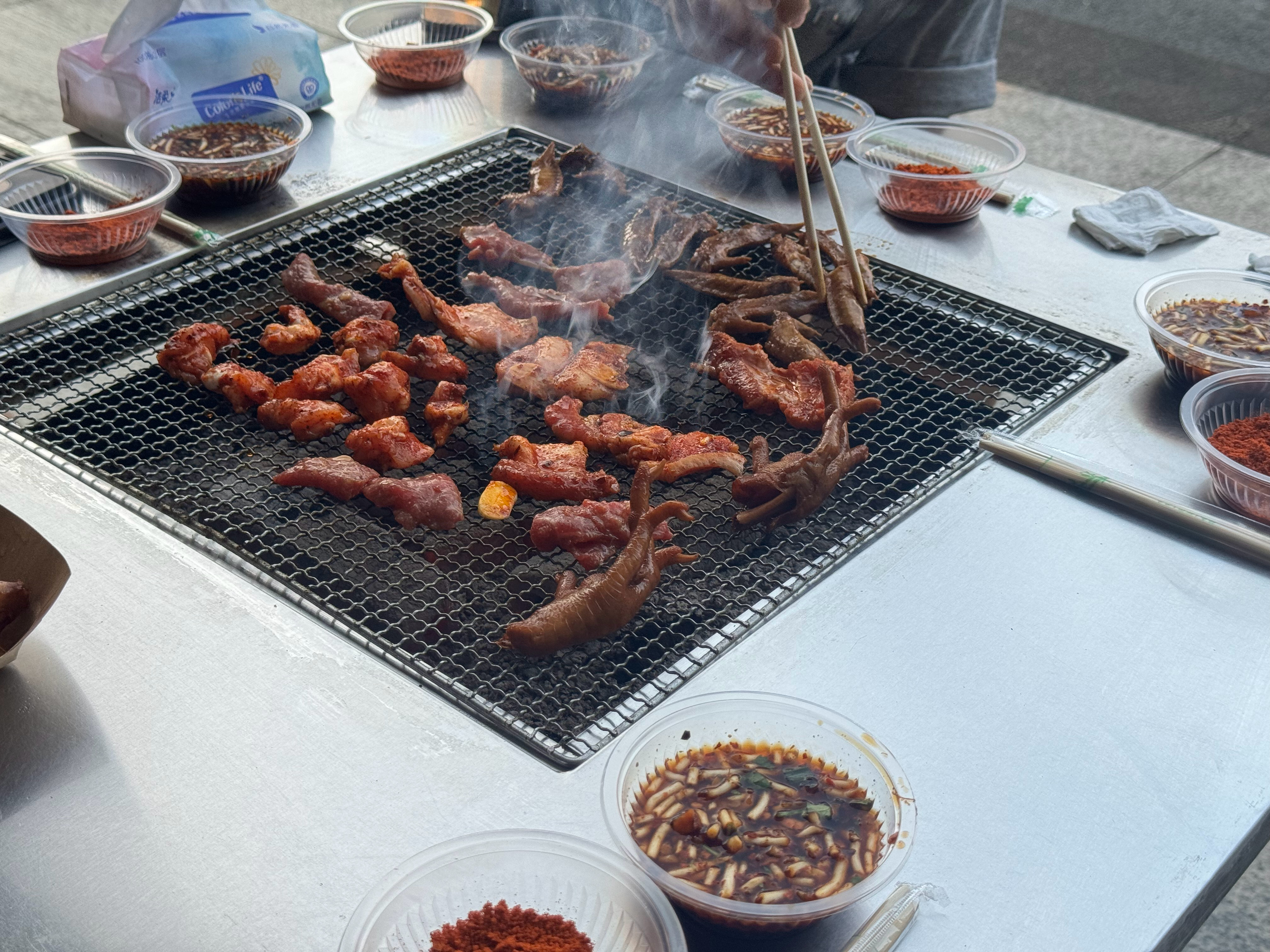 今天和我朋友吃饭 每一个人见我的第一句话就是“我刷到你的吴磊潜水了”！ 