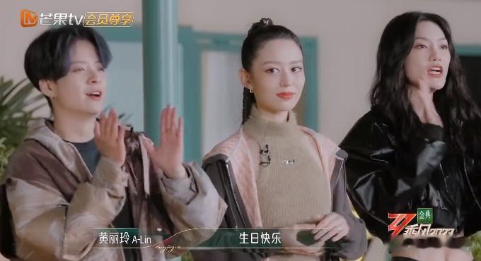 镜头都得谢娜自己‘找’，她能是芒果台亲闺女？净瞎扯...

谢娜自复出开始录制综