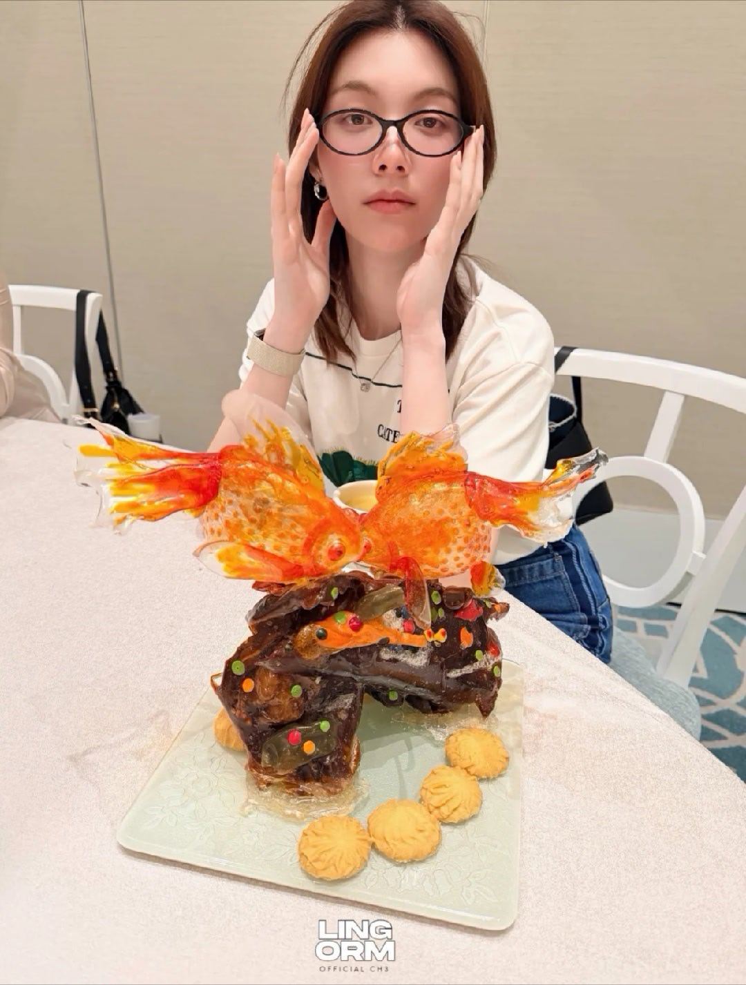 lingorm  这是吃什么？上面那几个金鱼，还是下面的饼干 