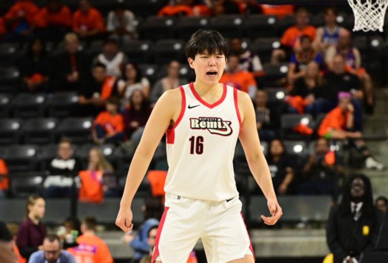 违规接触杨瀚森罚款10万美元，开拓者：主动配合调查！
北京时间 4 月 2 日，