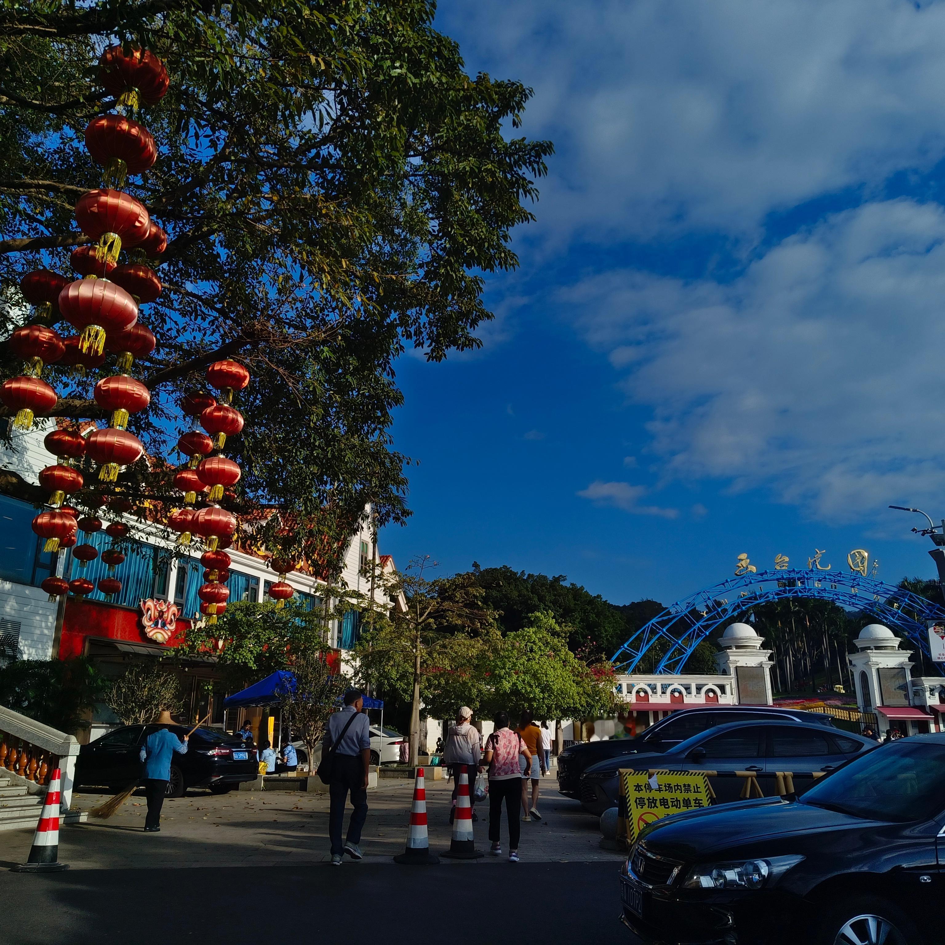 今天是重阳节哎，怪不得那么多人爬山 ​​​
