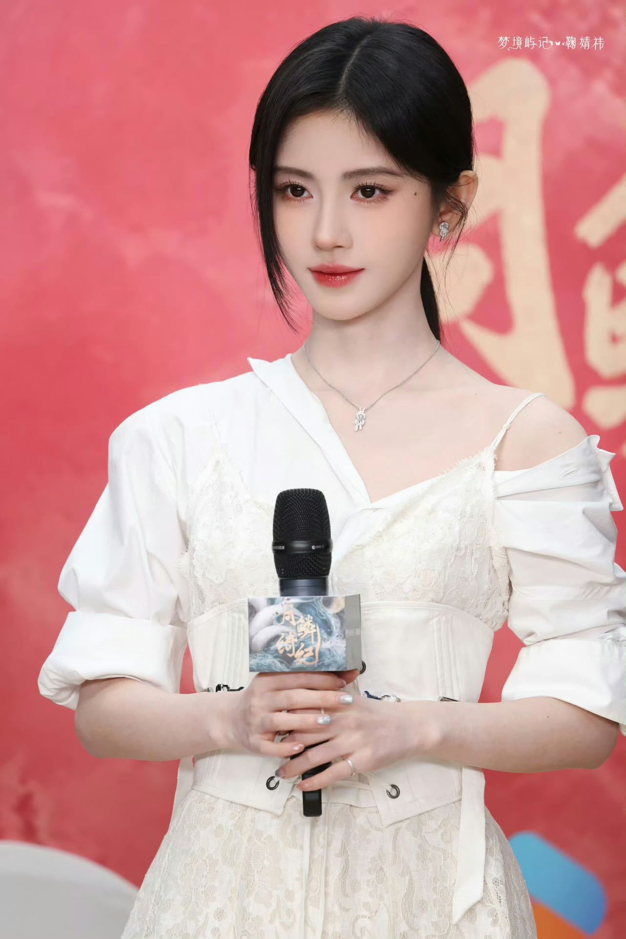 鞠婧祎 ｜ 《月鳞绮纪》 来自小鞠新造型 ！领衔亮相《月鳞绮纪》线下剧宣活动 ，