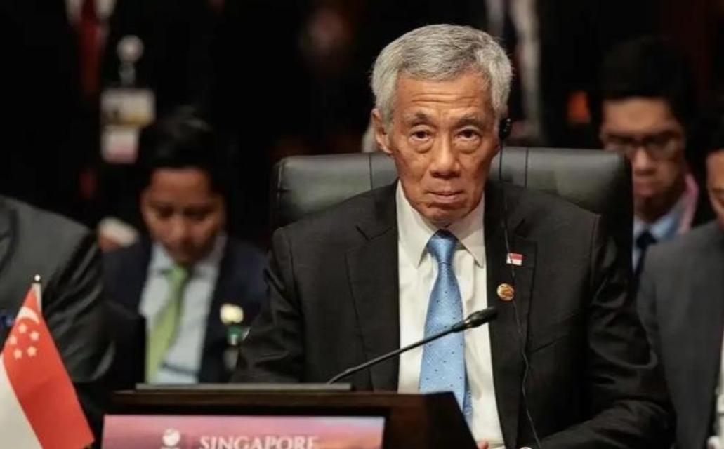 川普为何变“聪明”了？很有可能躲在川普背后的那个“暗鬼”就是新加坡。因为中国海南