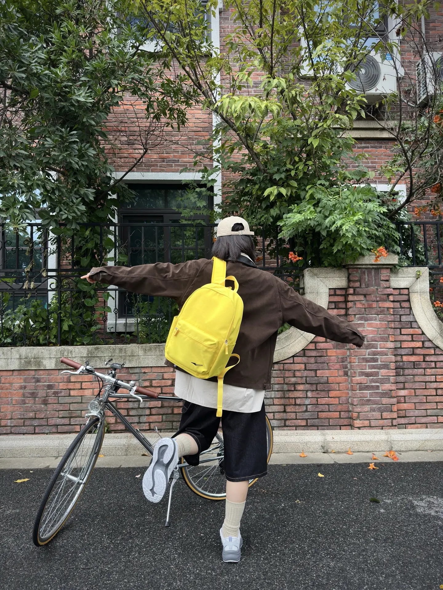 今天杭州下冰雹了你信不？摔倒后再也没敢骑……结果今天杭州还下冰雹……