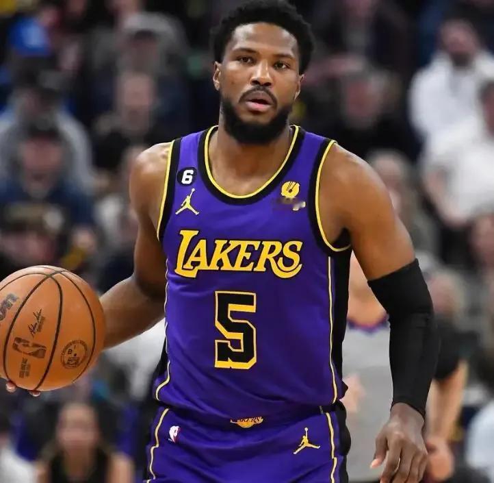 湖人放走比斯利，会后悔吗，场均11.4分，三分球命中率43%。
第一，湖人拒绝执