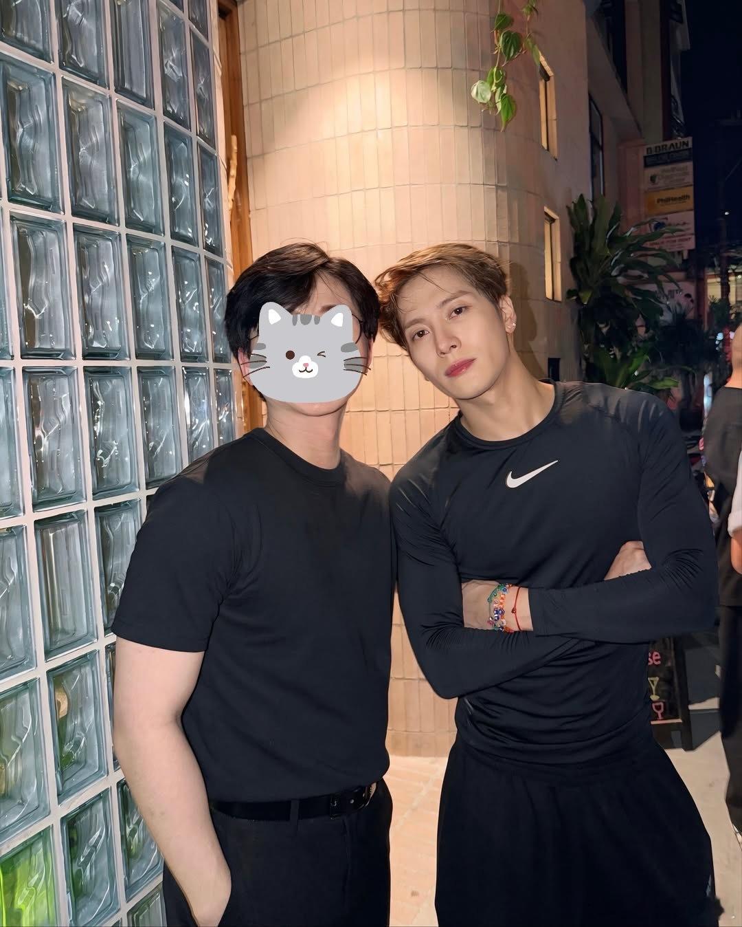 王嘉尔准你这么帅了吗😭好帅啊 