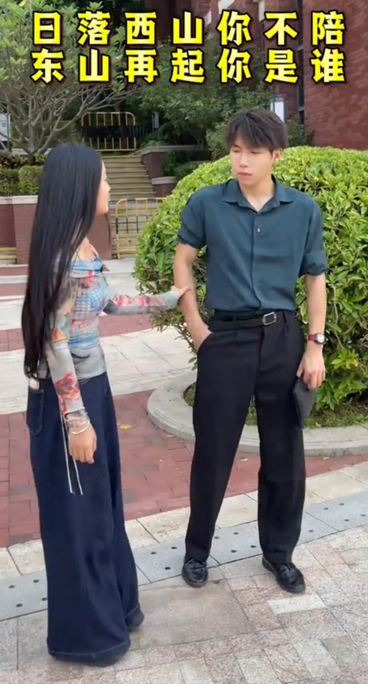 女孩伸手想去拉住男人的胳膊，想要挽回这段感情，男人却直接把她的手推开，冷冷地看向